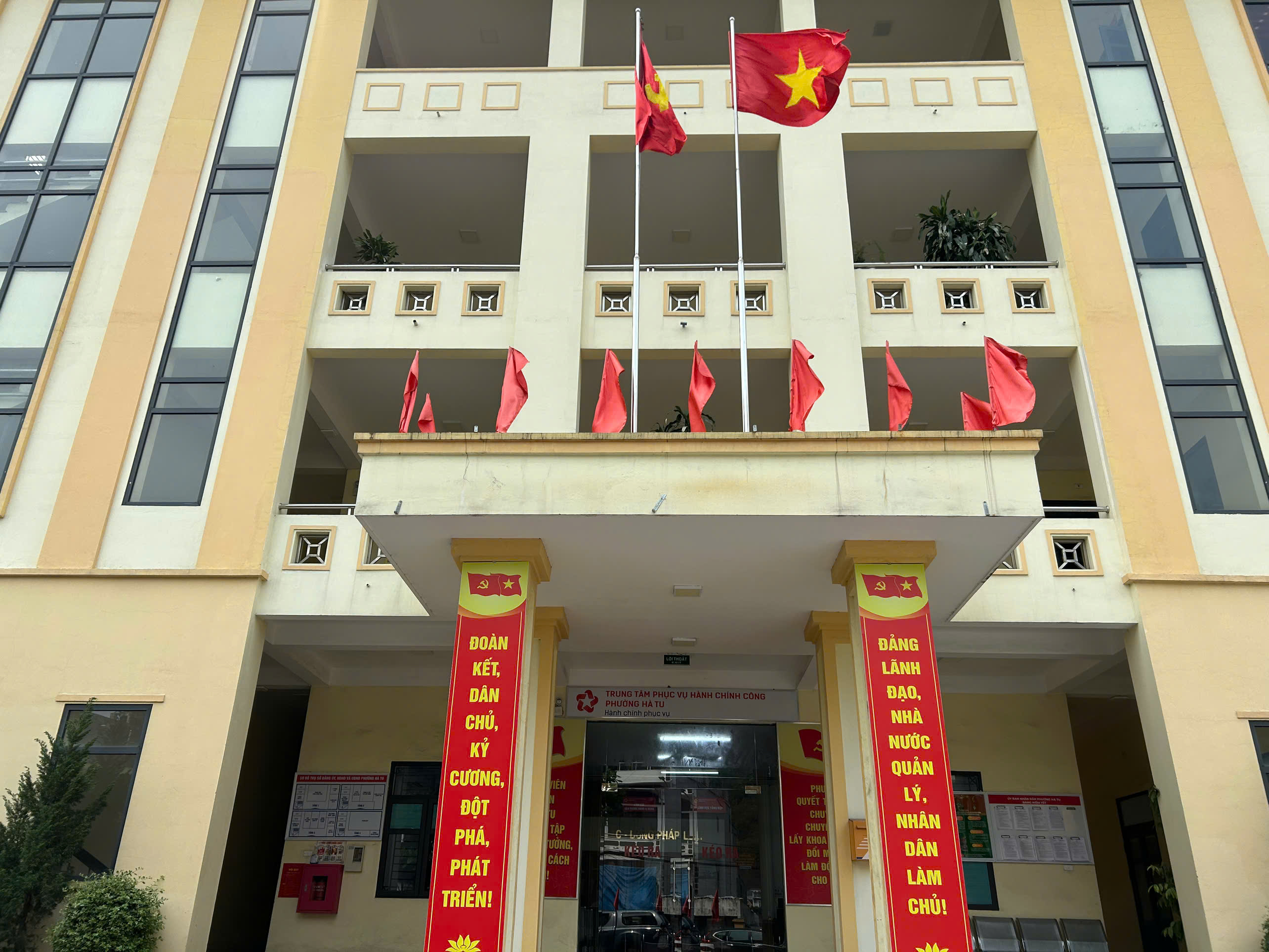 Trụ sở UBND phường Hà Tu