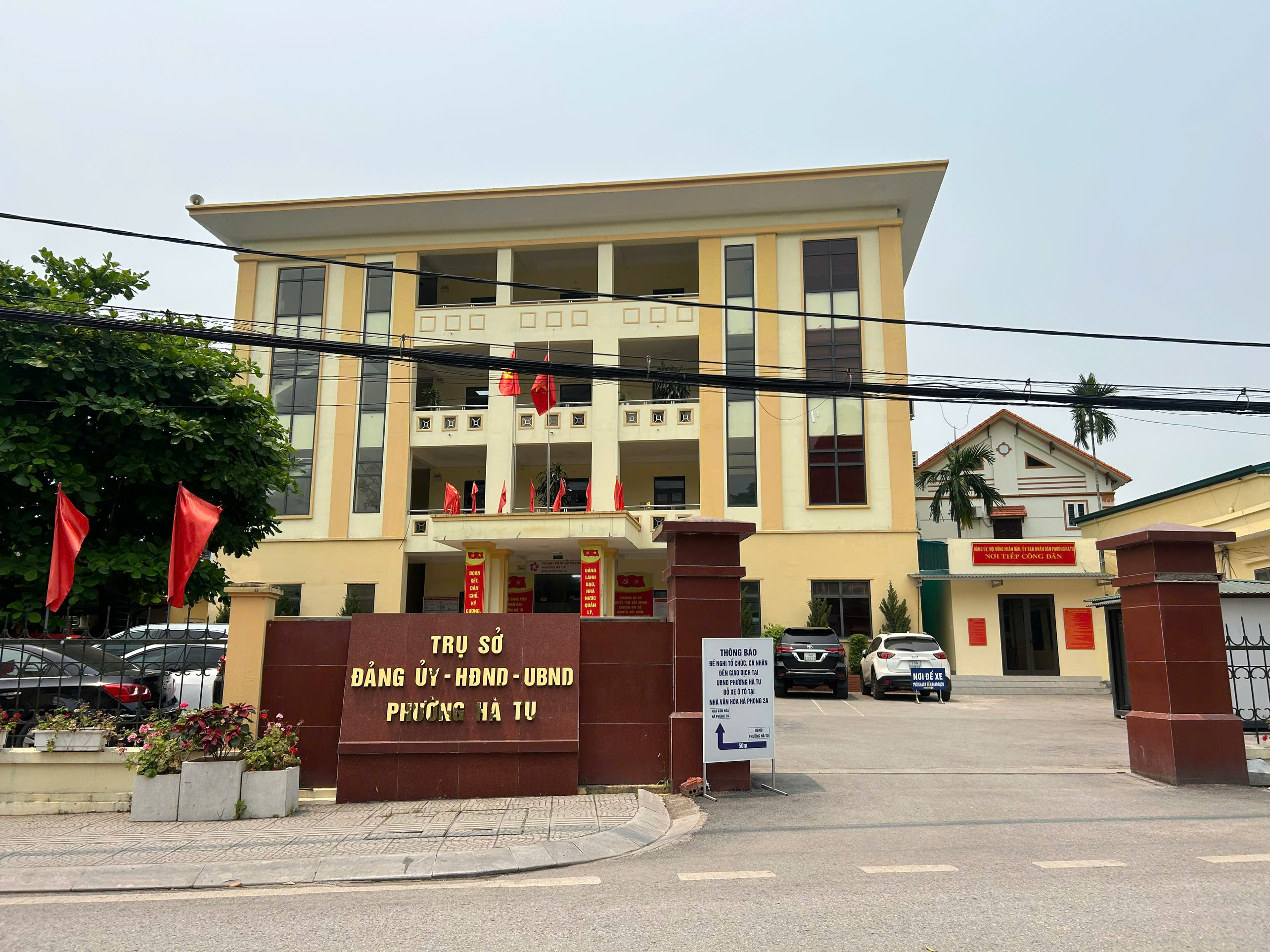 Trụ sở UBND phường Hà Tu