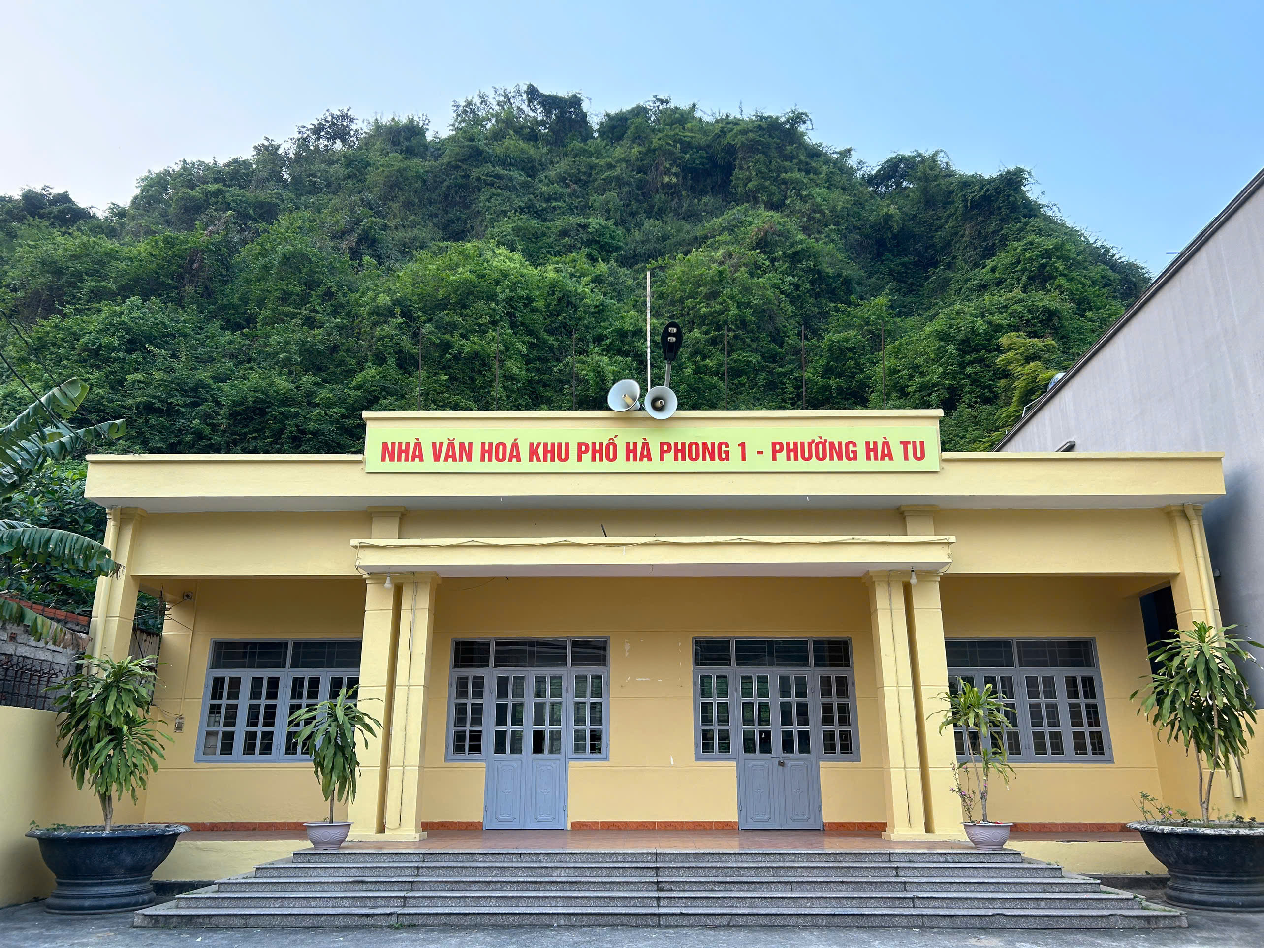 Nhà văn hóa khu Hà Phong 1