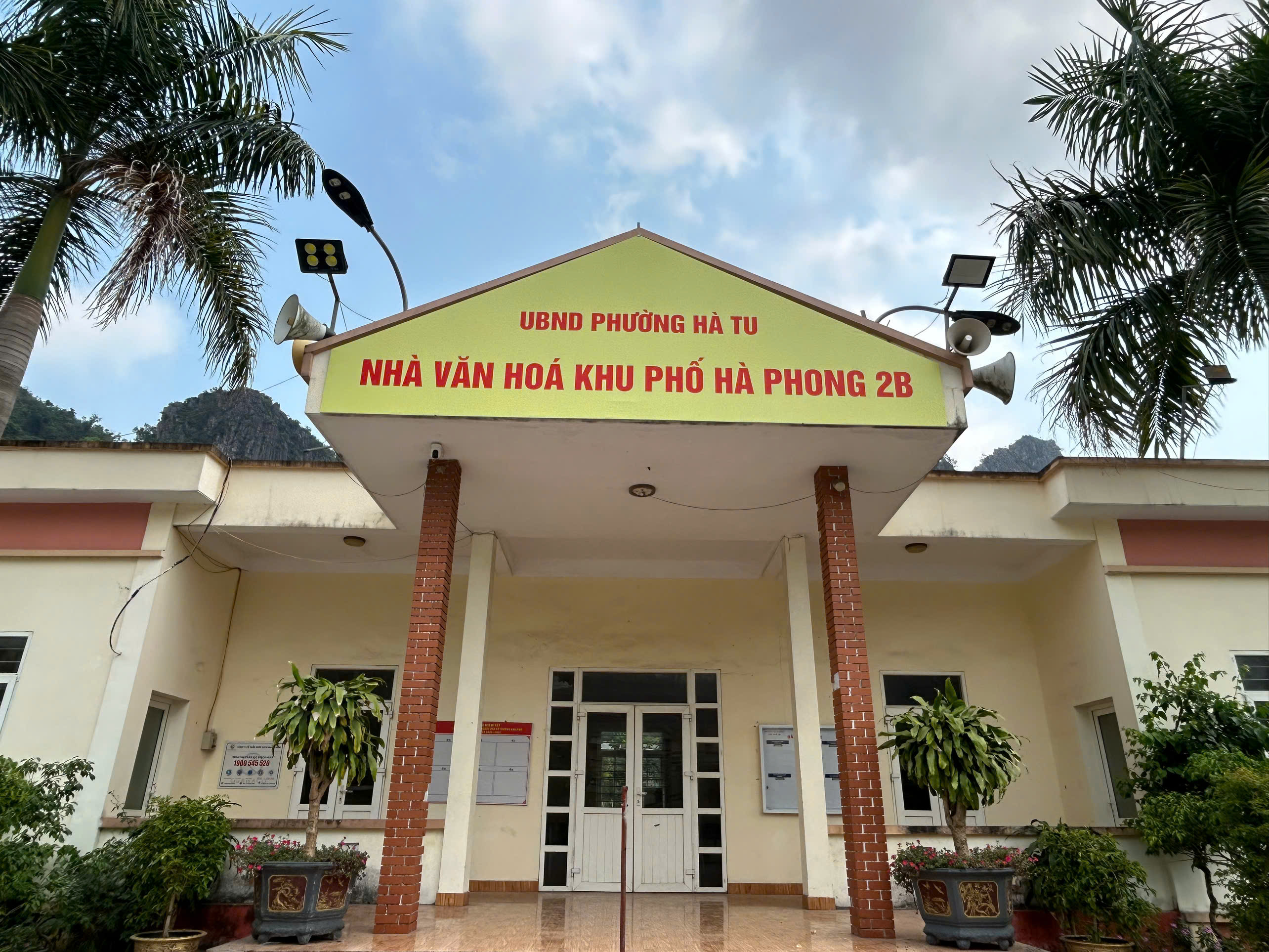 Nhà văn hóa khu Hà Phong 2B