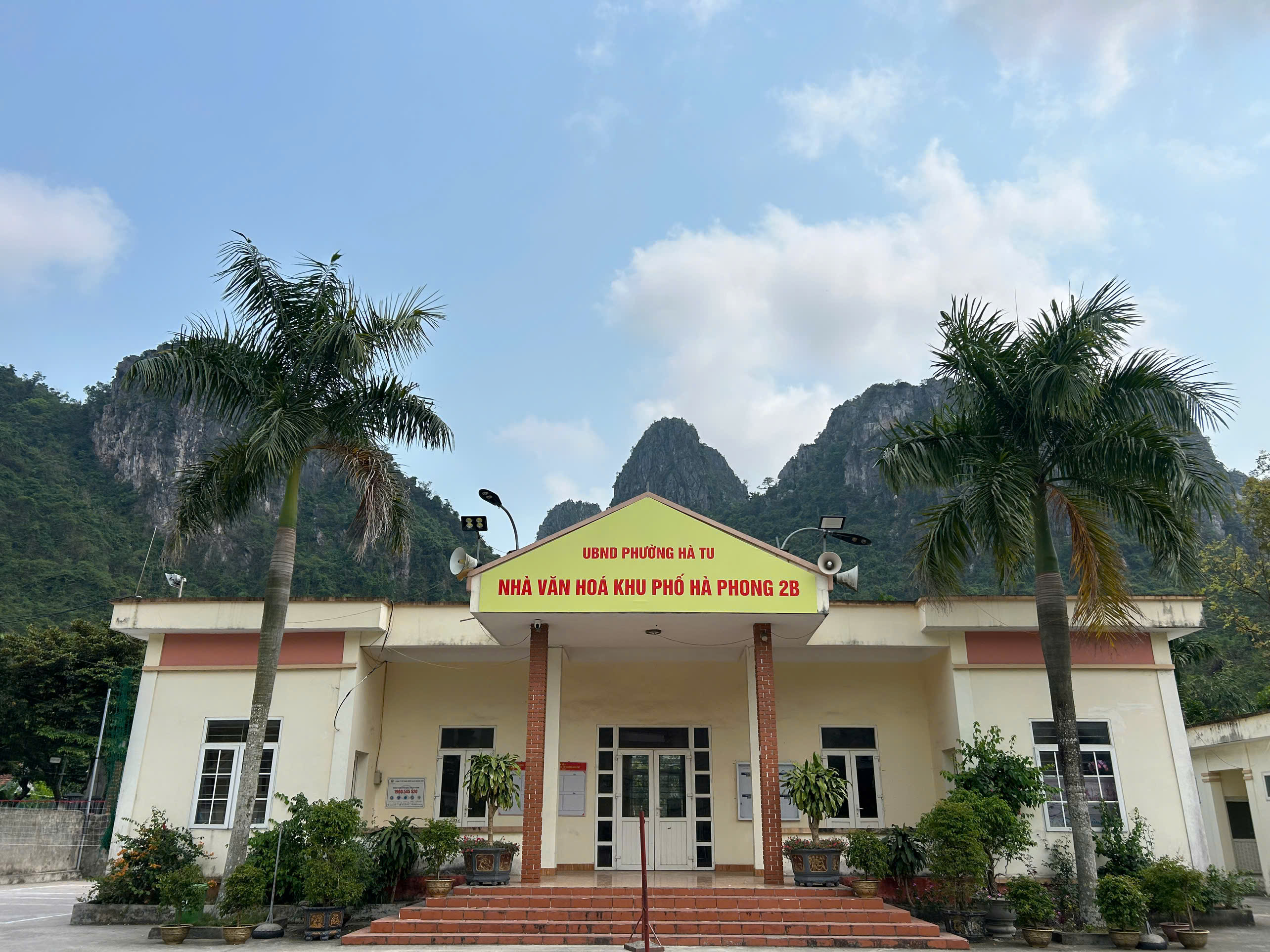 Nhà văn hóa khu Hà Phong 2B