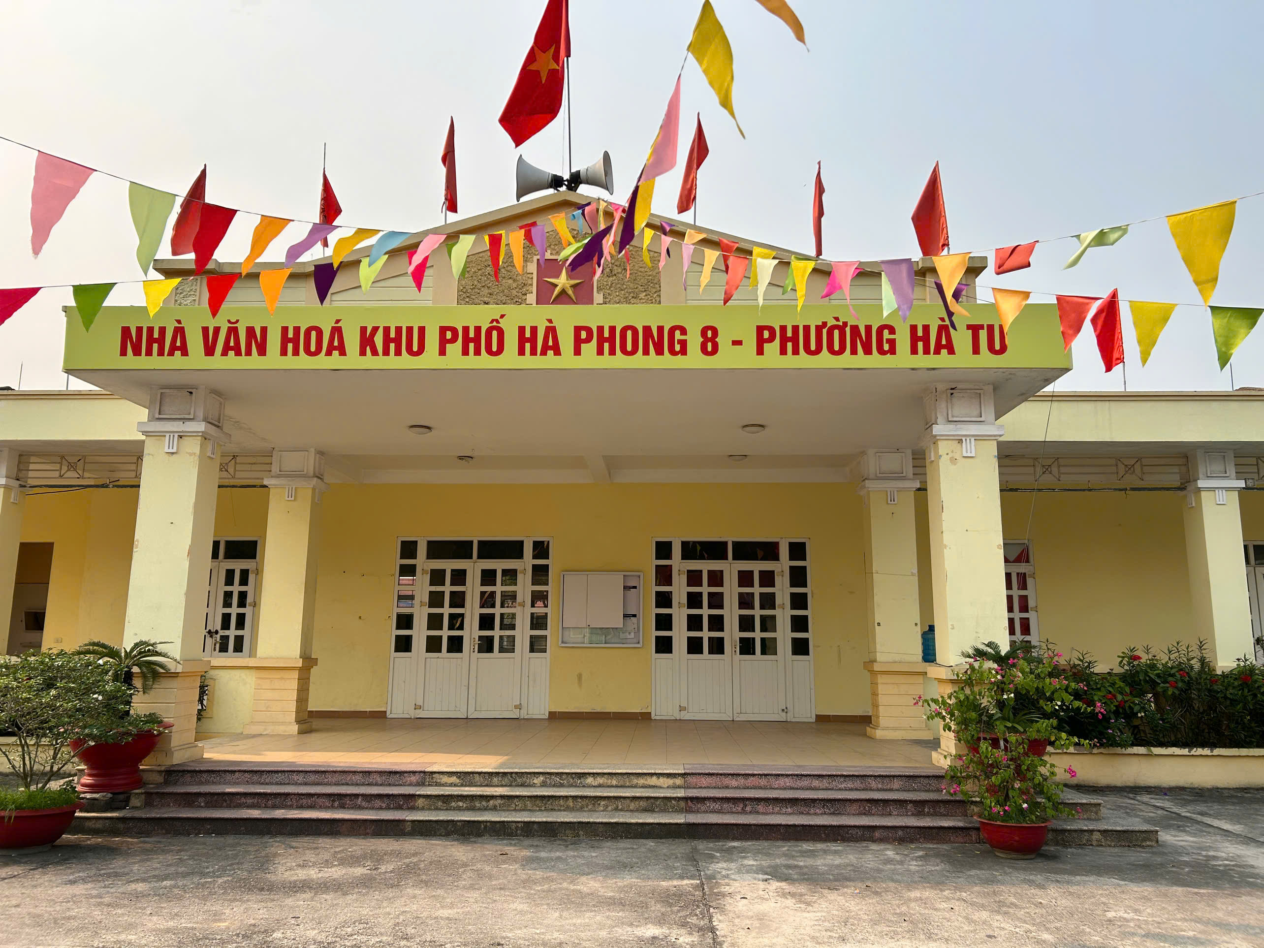 Nhà văn hóa khu Hà Phong 8