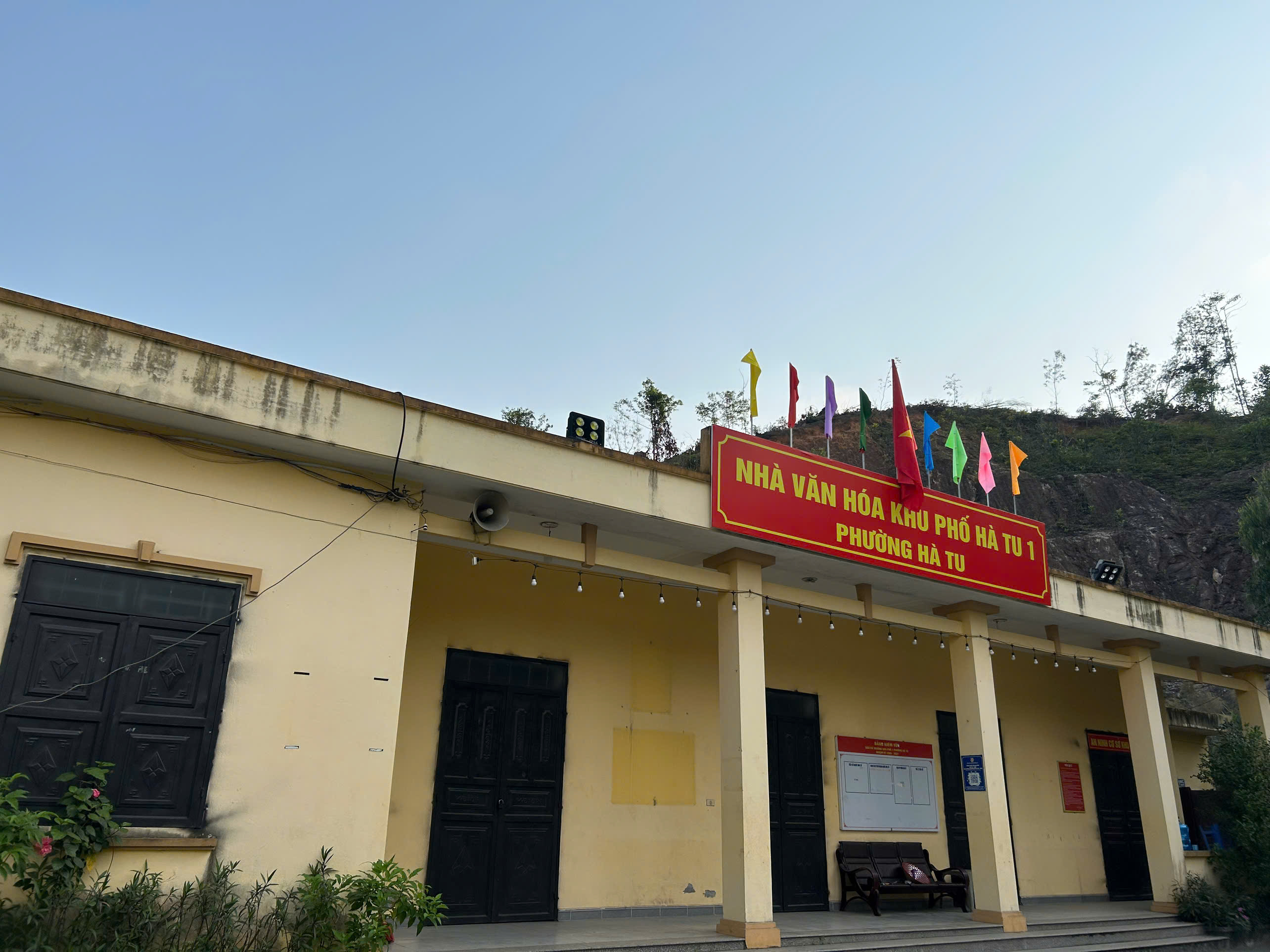 Nhà văn hóa khu Hà Tu 1