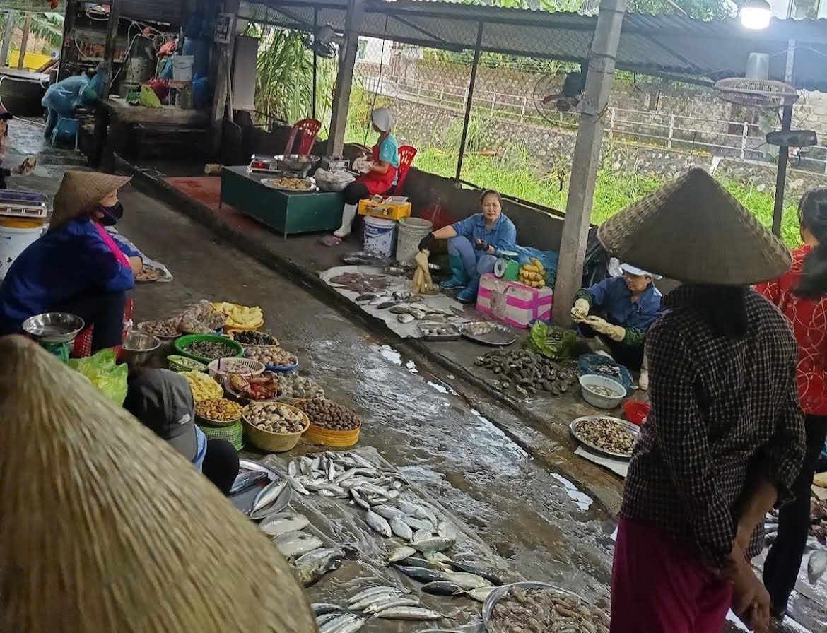 Chợ Hà Phong, phường Hà Tu