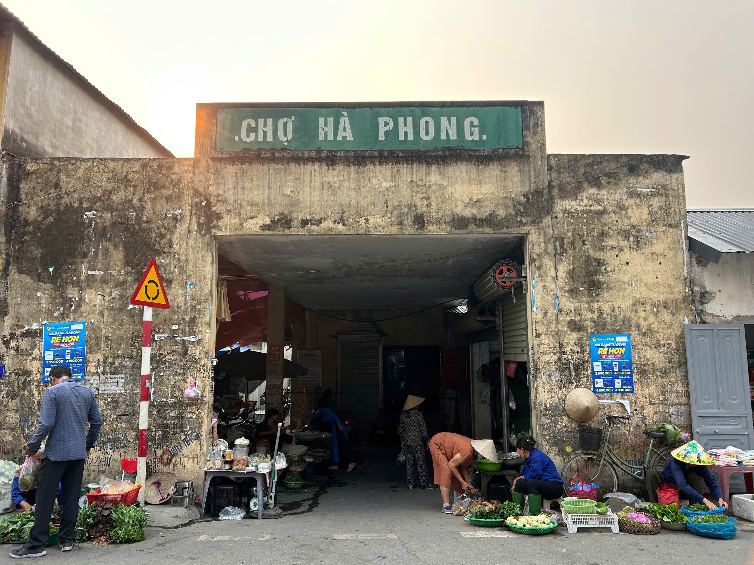 Chợ Hà Phong, phường Hà Tu