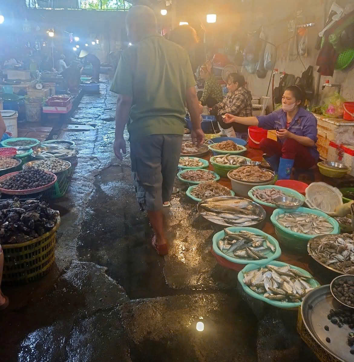 Chợ Hà Tu, phường Hà Tu