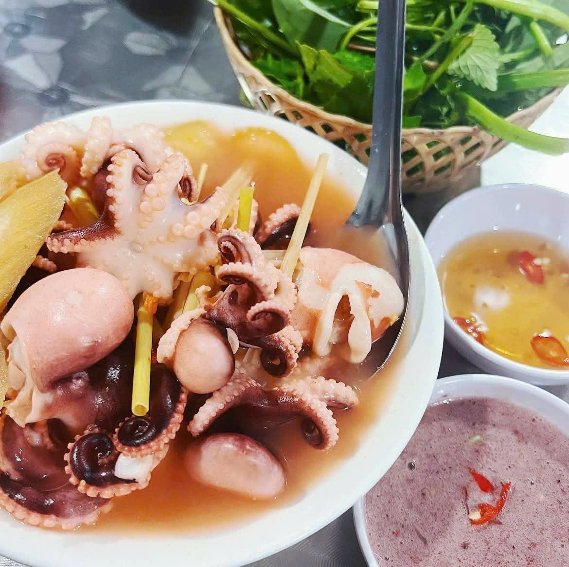 Quán bia Cây Bàng, phường Hà Tu