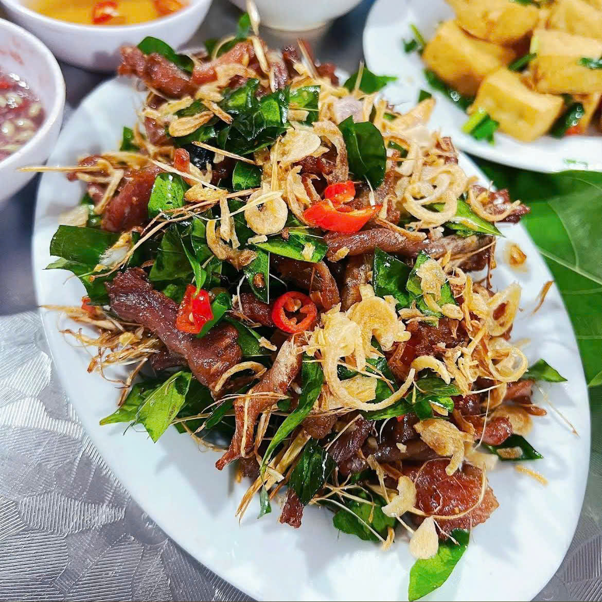 Quán bia Cây Bàng, phường Hà Tu