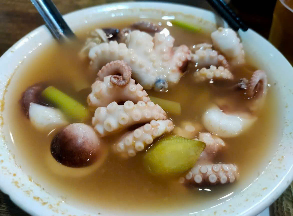 Quán bia Cây Xanh, phường Hà Tu