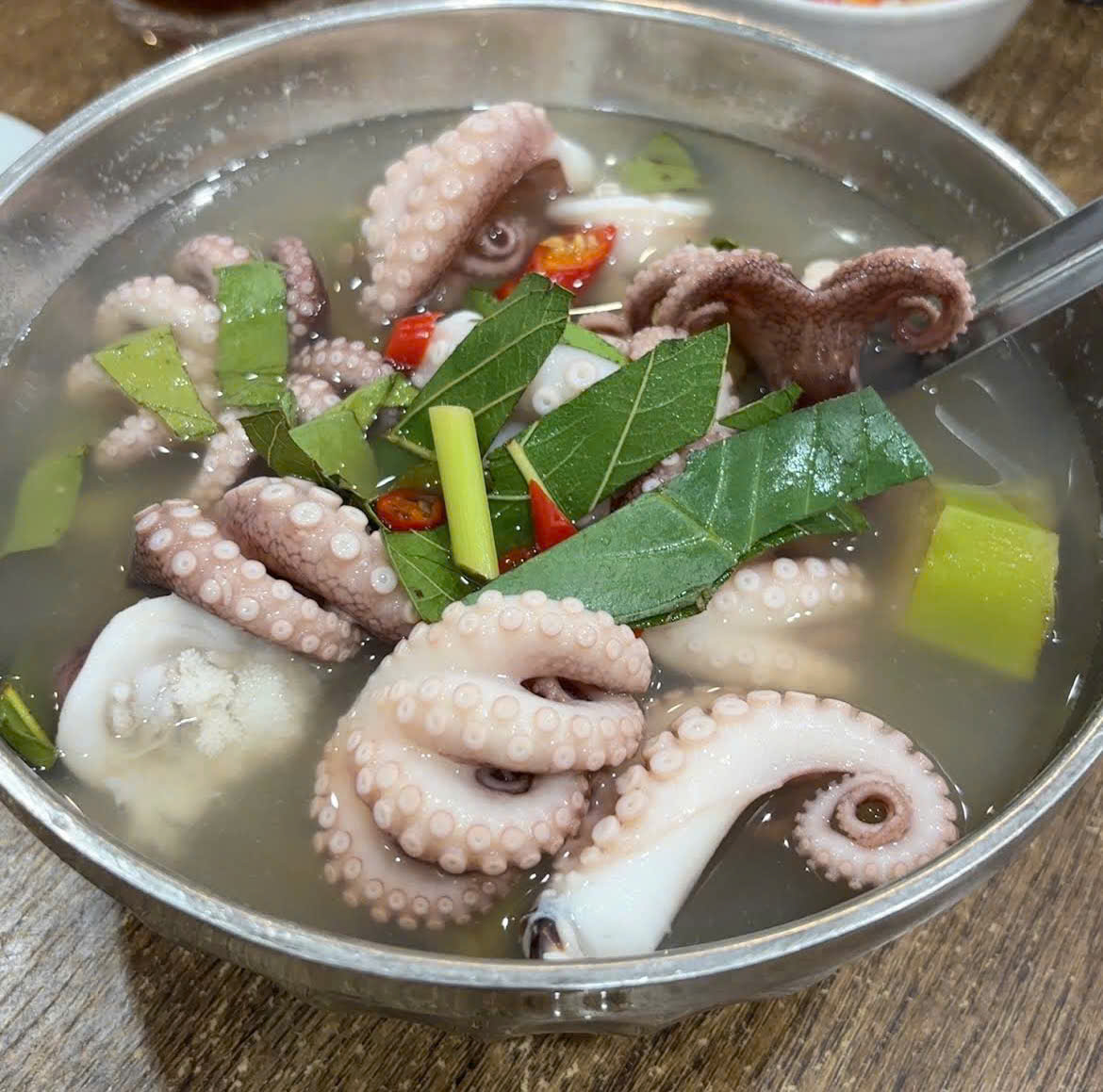 Quán bia Cây Xanh, phường Hà Tu