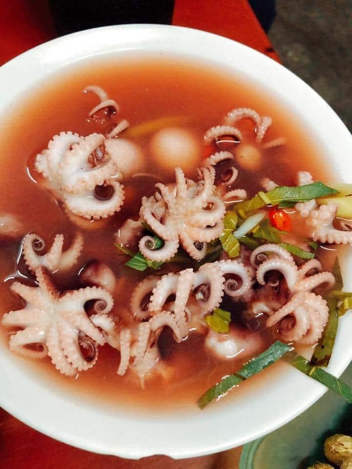 Quán bia Ruốc Công Tráng, phường Hà Tu