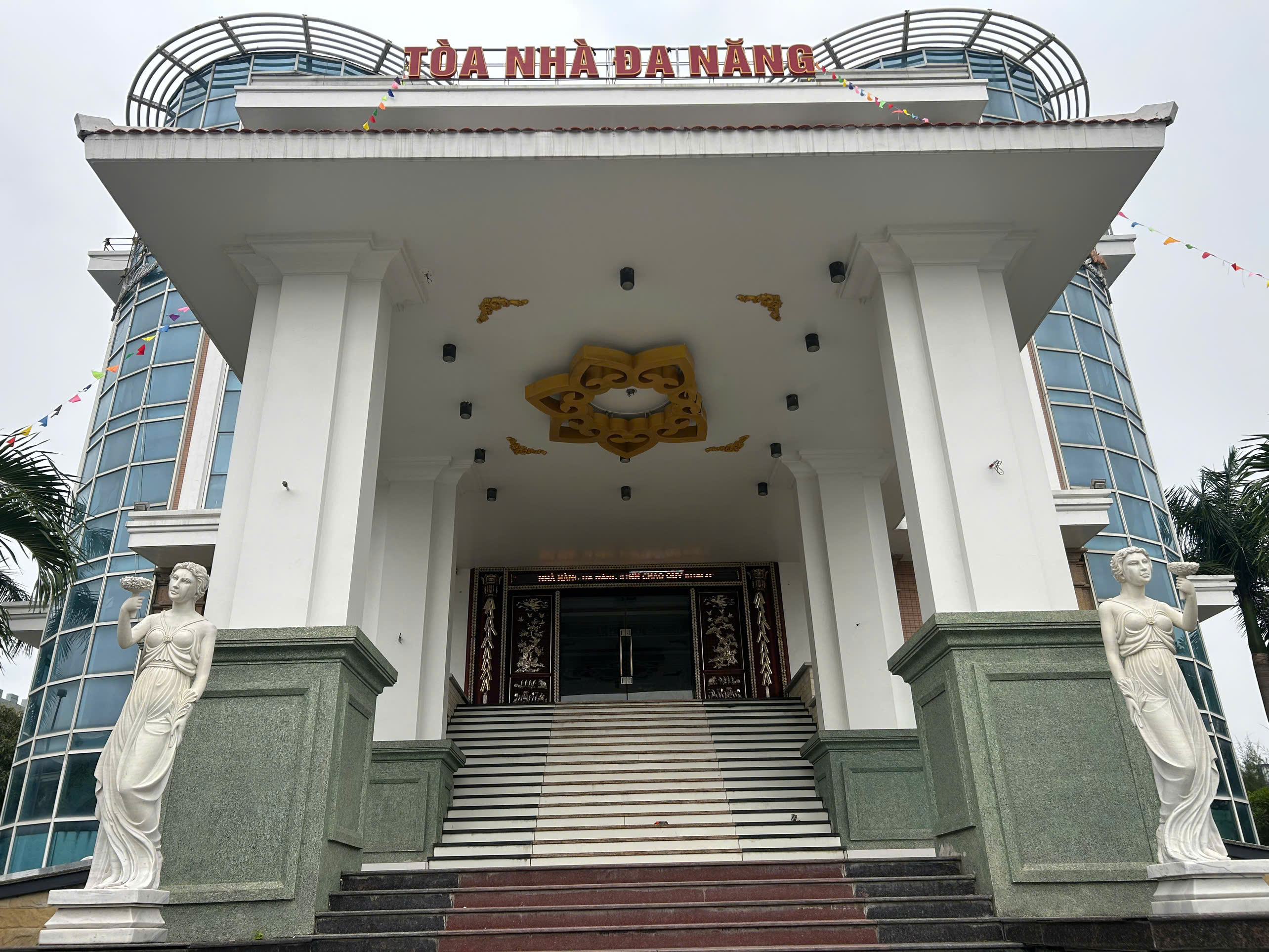 Trung tâm tiệc cưới Nhà hàng Đa Năng, phường Hà Tu