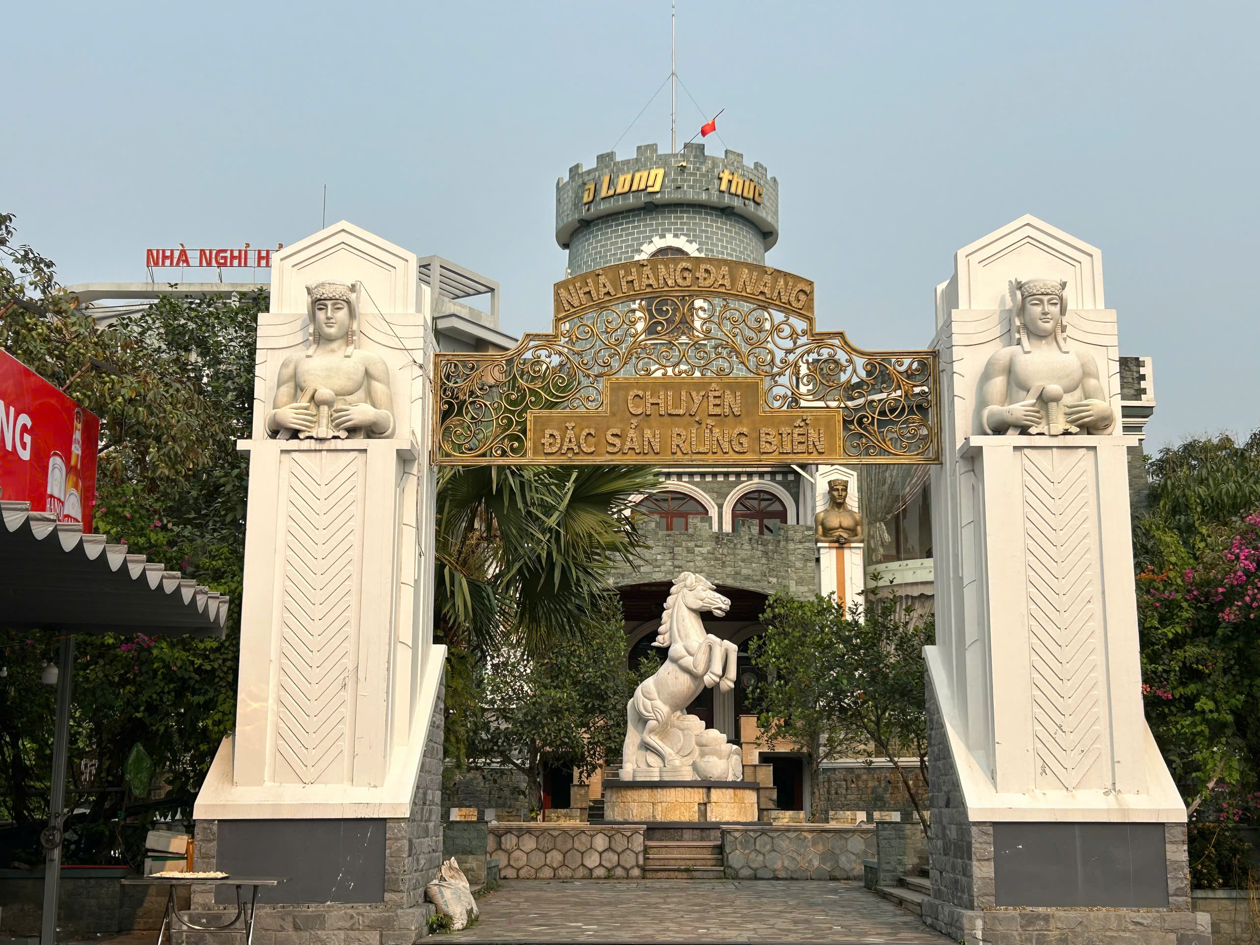 Nhà hàng Hải Đăng, phường Hà Tu