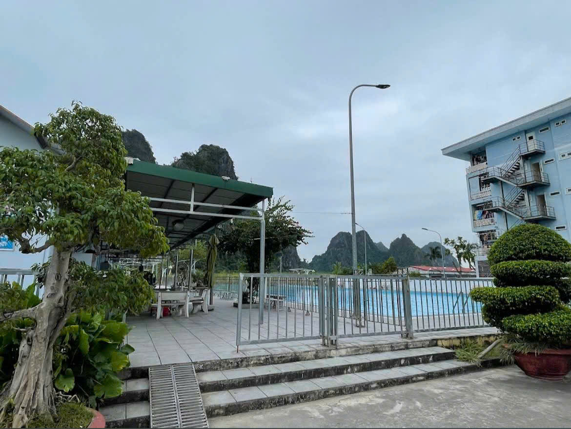 Bể bơi Hải Quân, phường Hà Tu