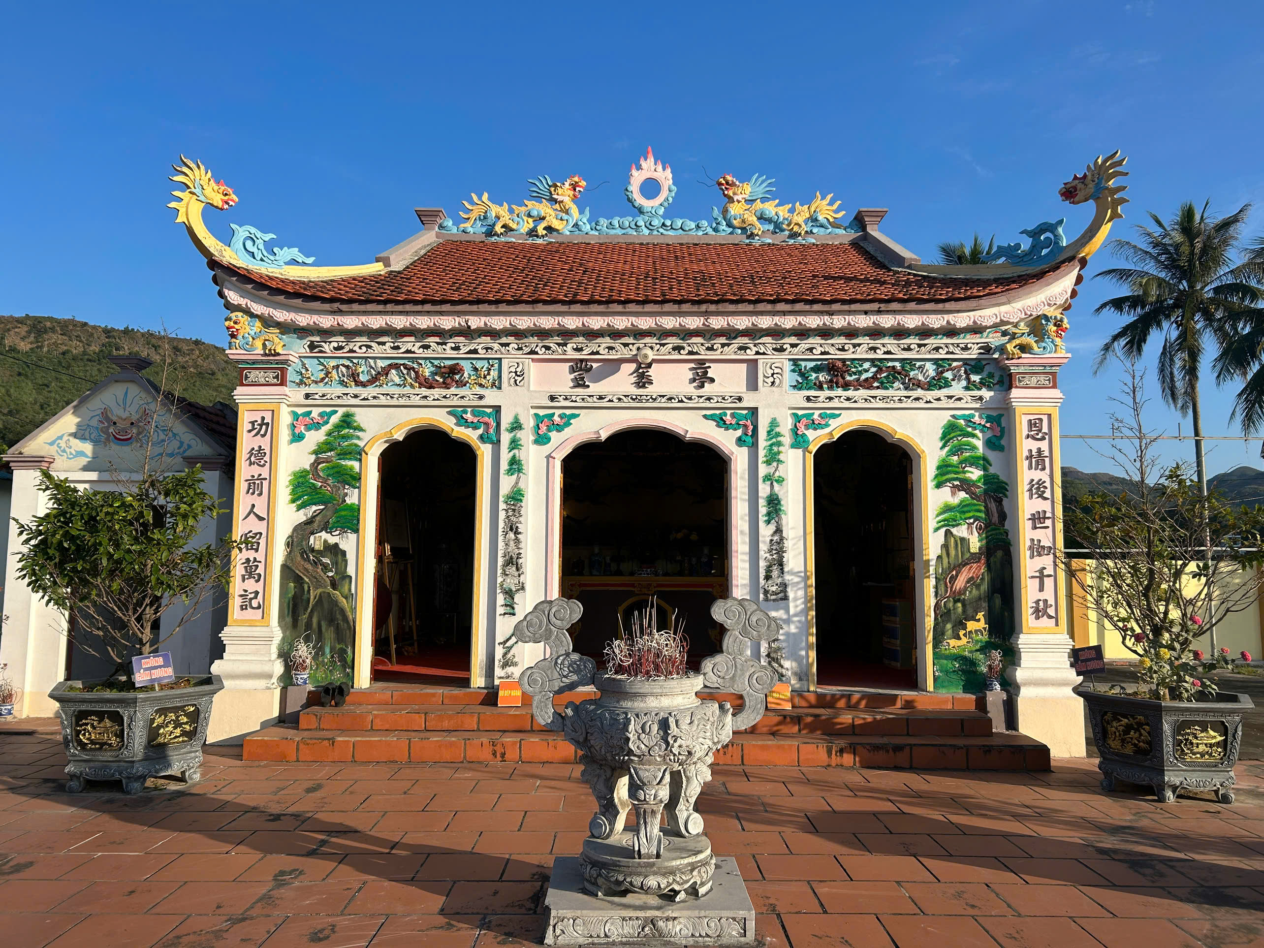 Di tích lịch sử Đình Lộ Phong, phường Hà Tu