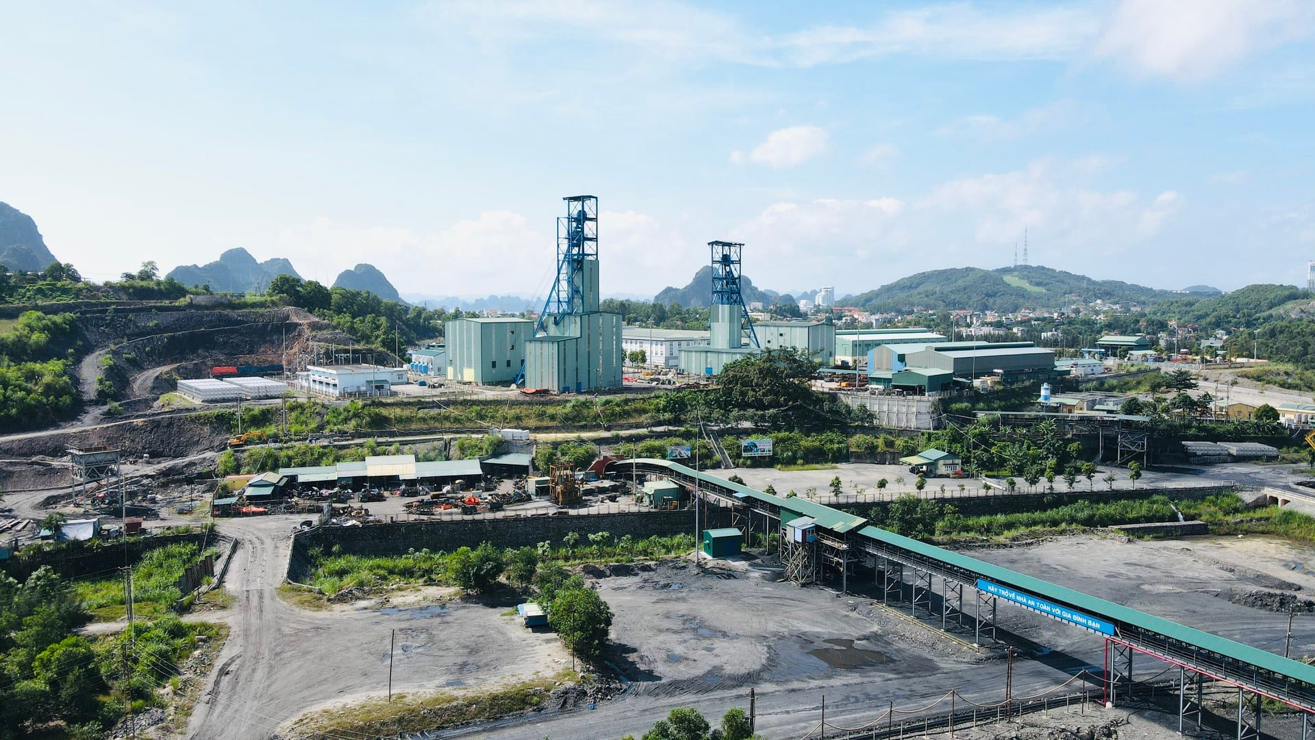 Khai trường Công ty cổ phần than Núi Béo Vinacomin